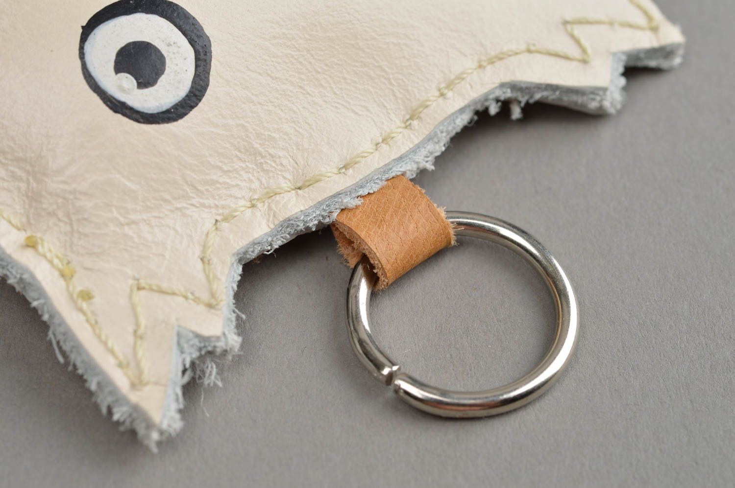 Porte-clés hibou en cuir naturel blanc fait main accessoire de créateur photo 3