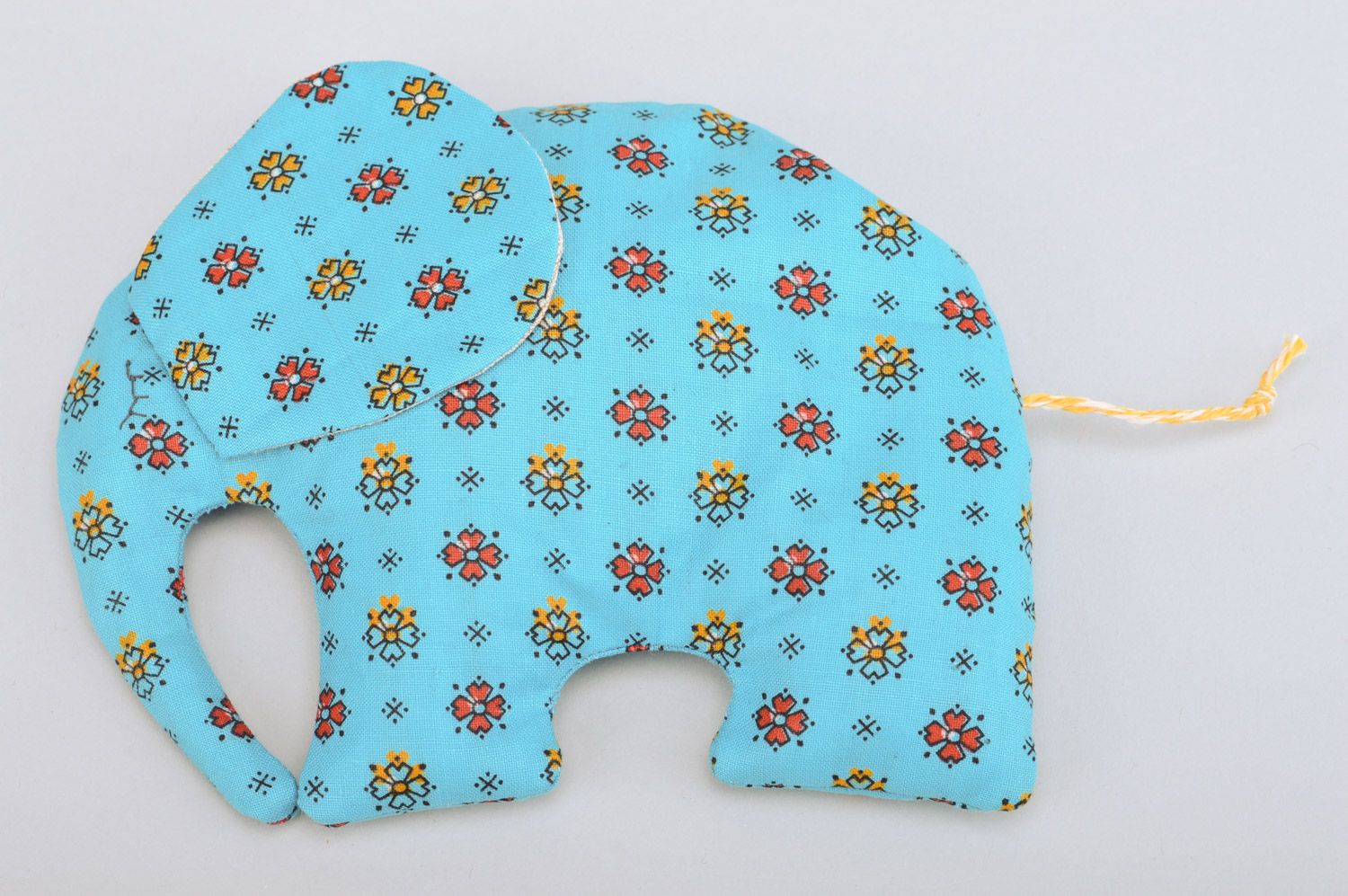 Juguete original calentador para niños con huesos de guinda artesanal con forma de elefante azul a flores foto 2