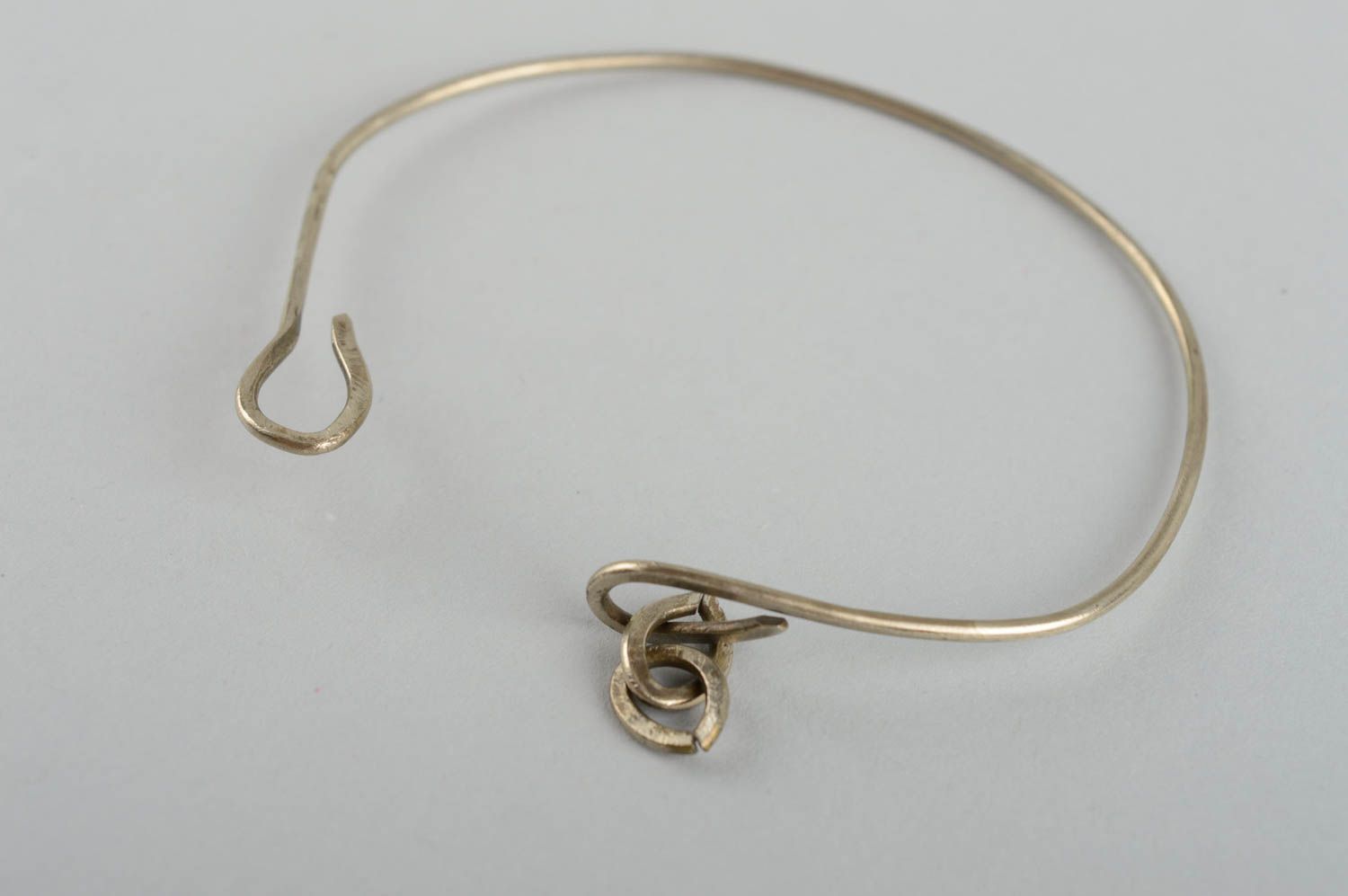 Bracelet en métal Bijoux fait main fin maillechort Accessoire femme de créateur photo 5