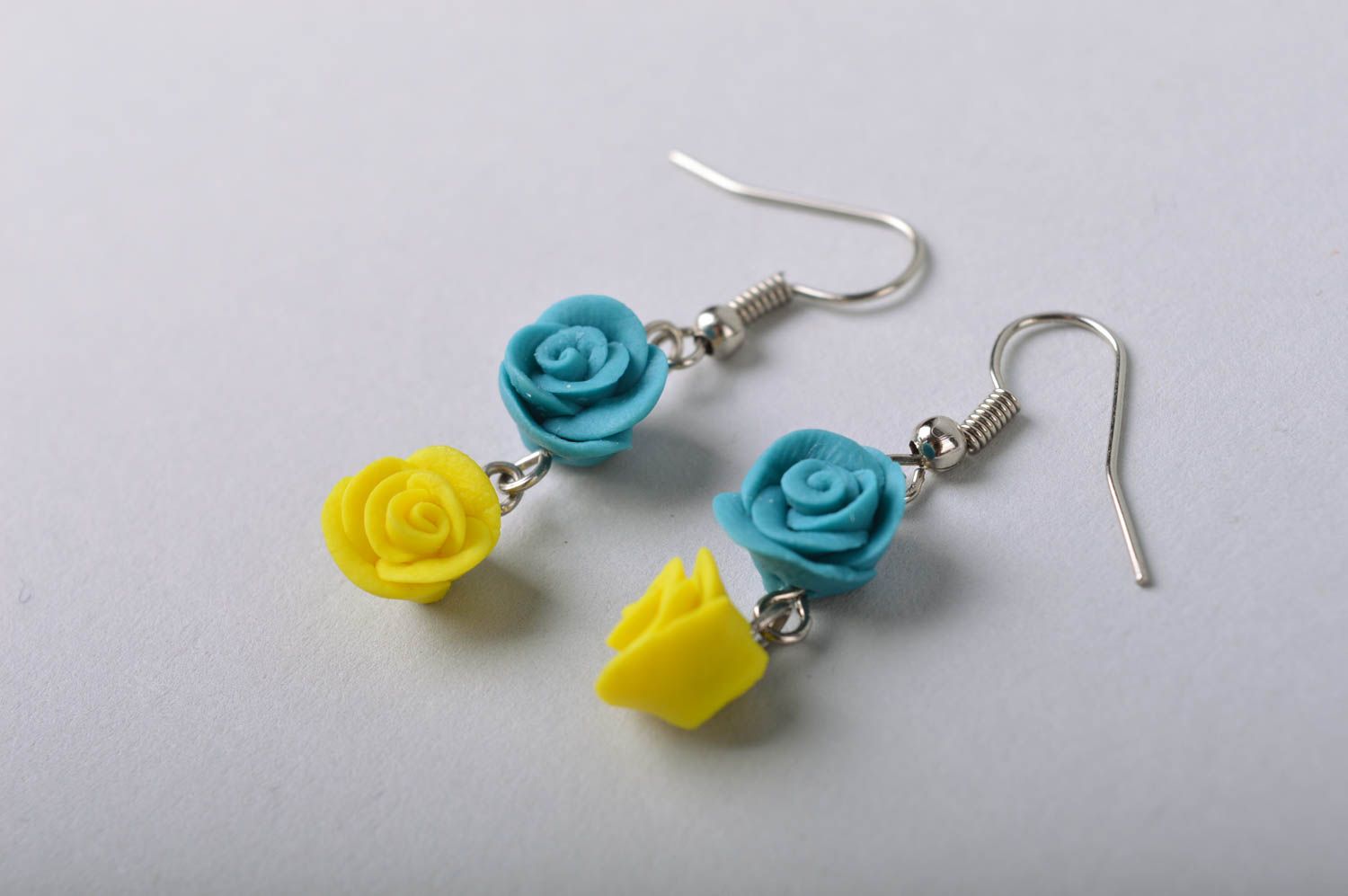 Handmade designer dangle earrings with blue and yellow cold porcelain roses photo 3