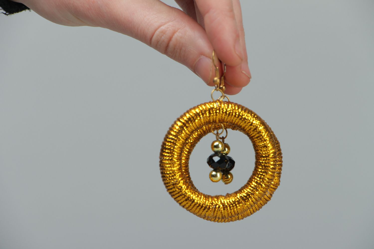 Large hoop earrings of golden color photo 3
