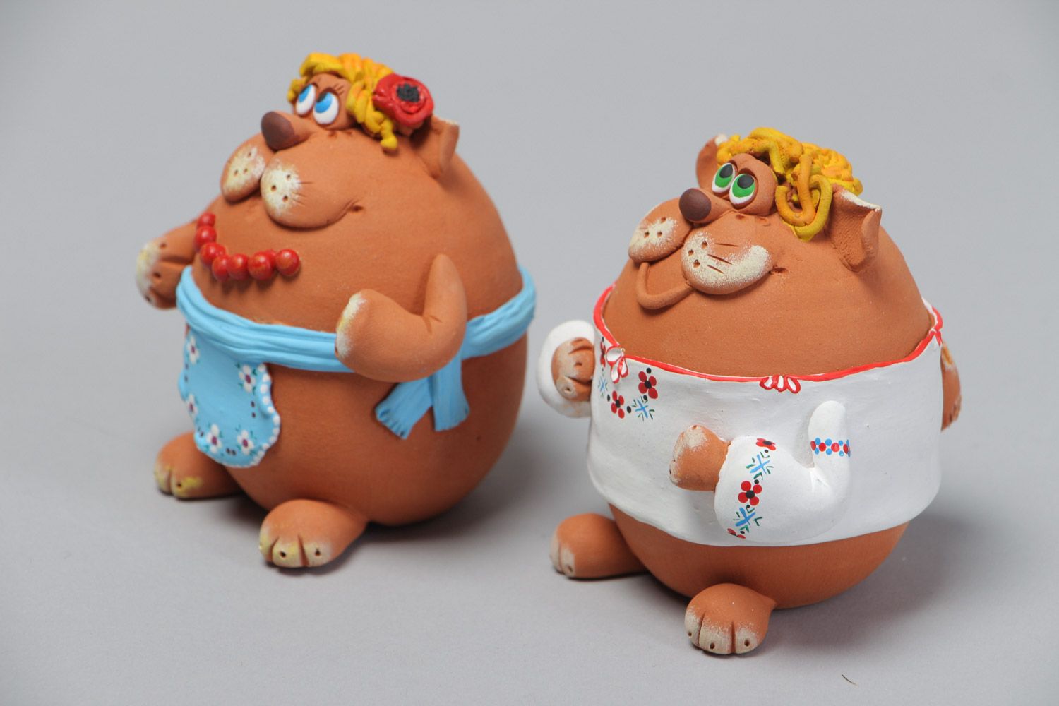 Salero y pimentero artesanales de cerámica con forma de gatos gordos 2 piezas  foto 2