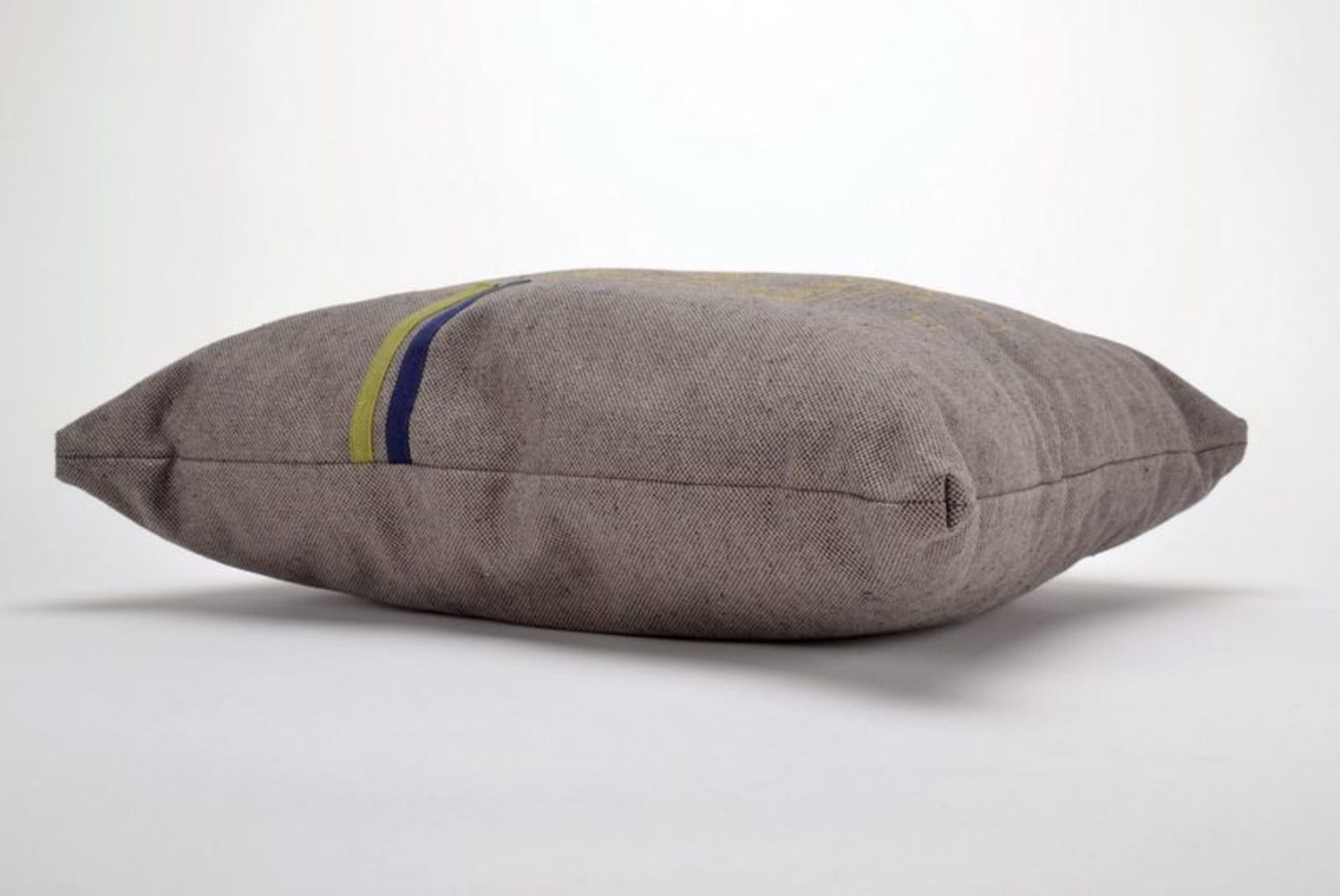 Подушка из хлопка и синтепуха с вышивкой Колонны фото 3