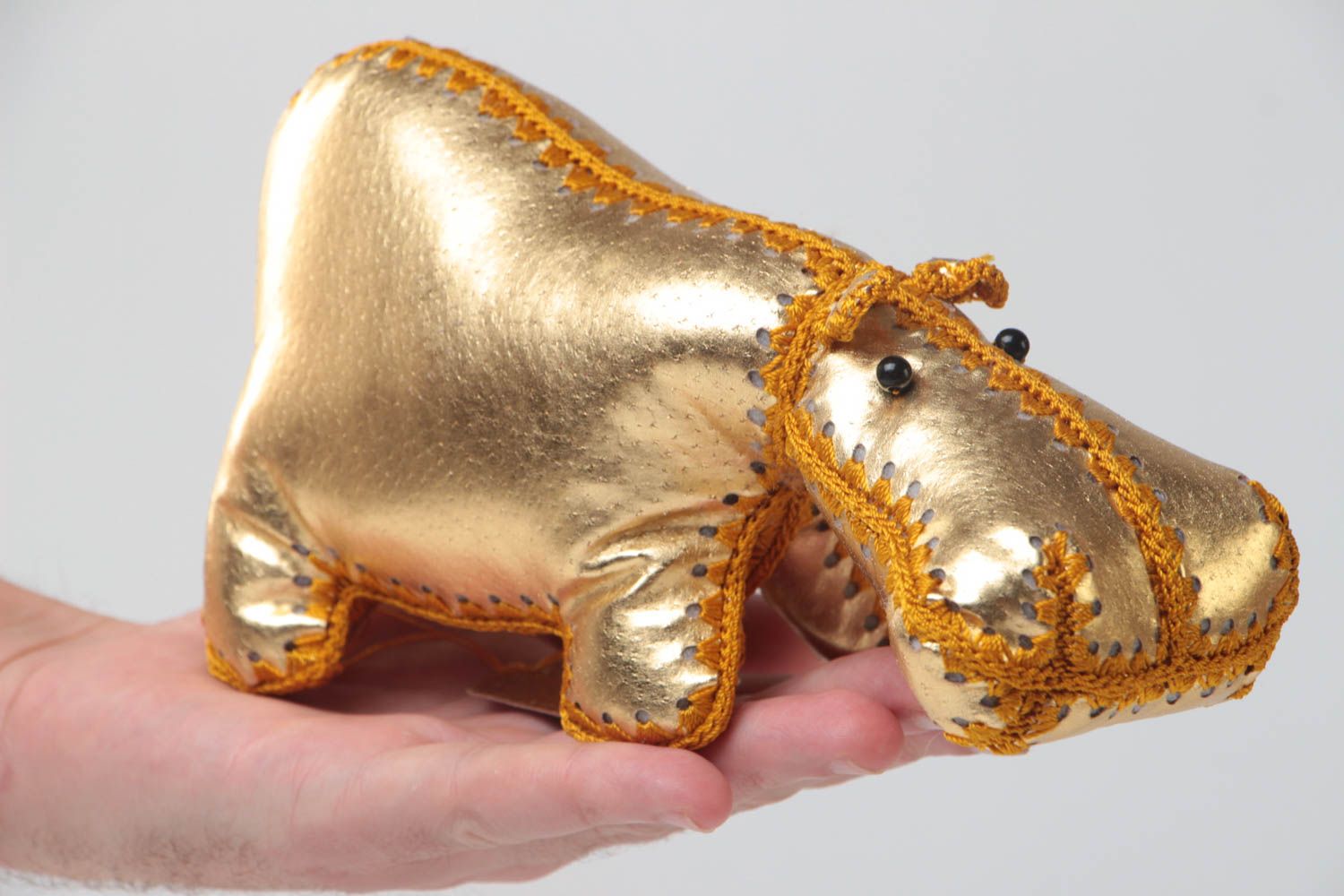 Goldfarbiges Leder Kuscheltier Flusspferd handmade für Kinder und Interieur foto 5