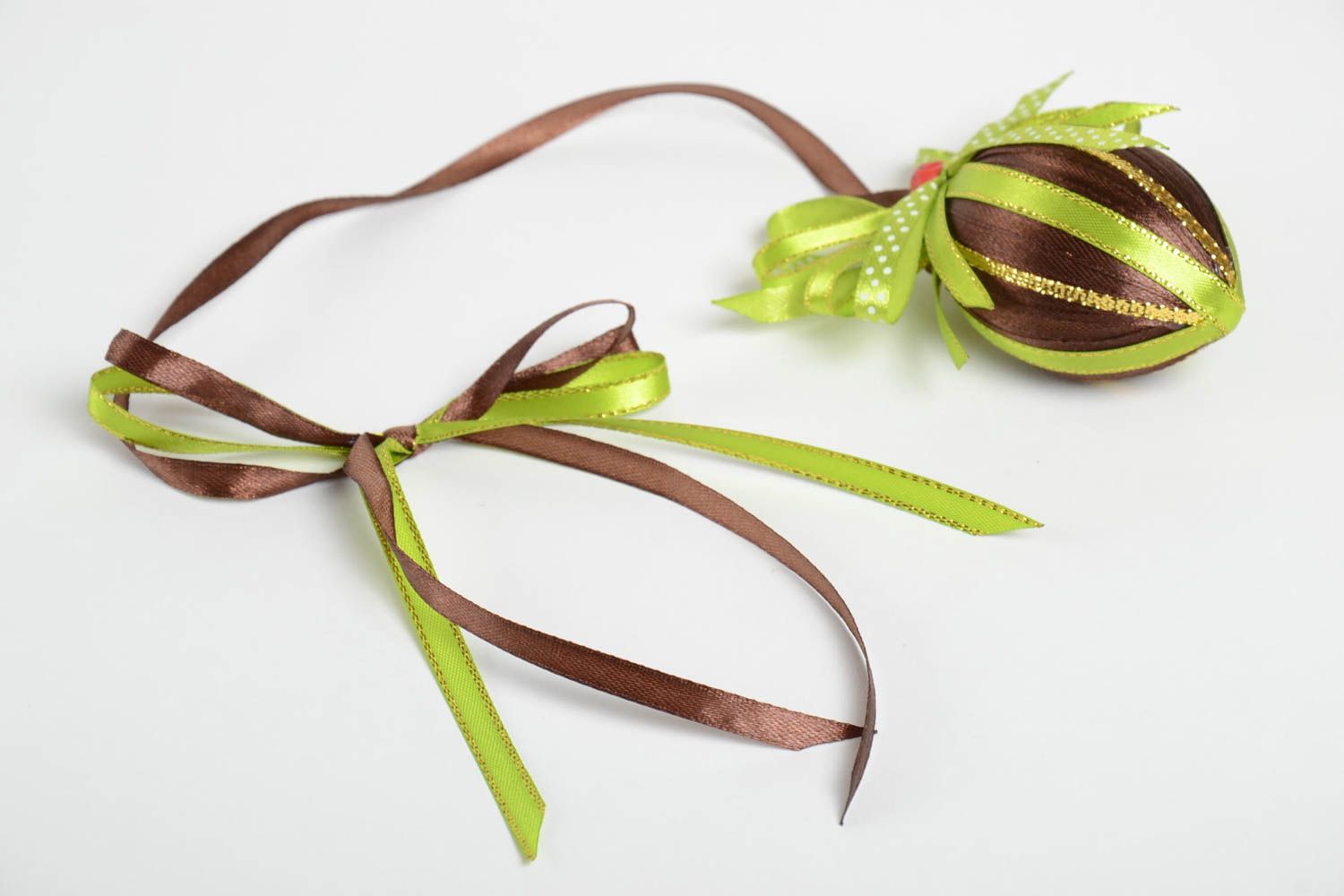 Handmade Deko zum Aufhängen Oster Ei schöne Osterdeko aus Atlasbändern foto 2