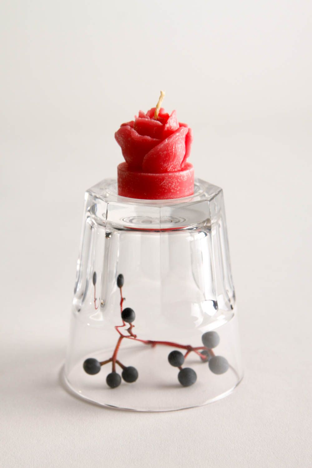 Tea light aroma candle in red rose shape with non-toxic cotton cord 1,18 inches, 0,04 lb photo 1