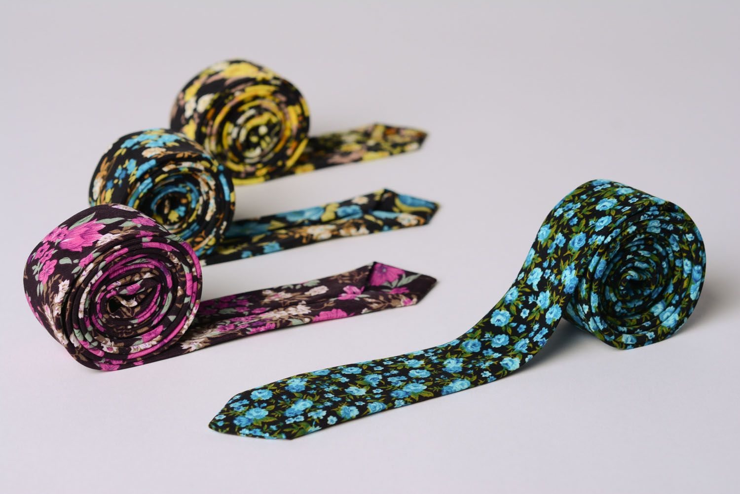 Tie with floral print photo 2