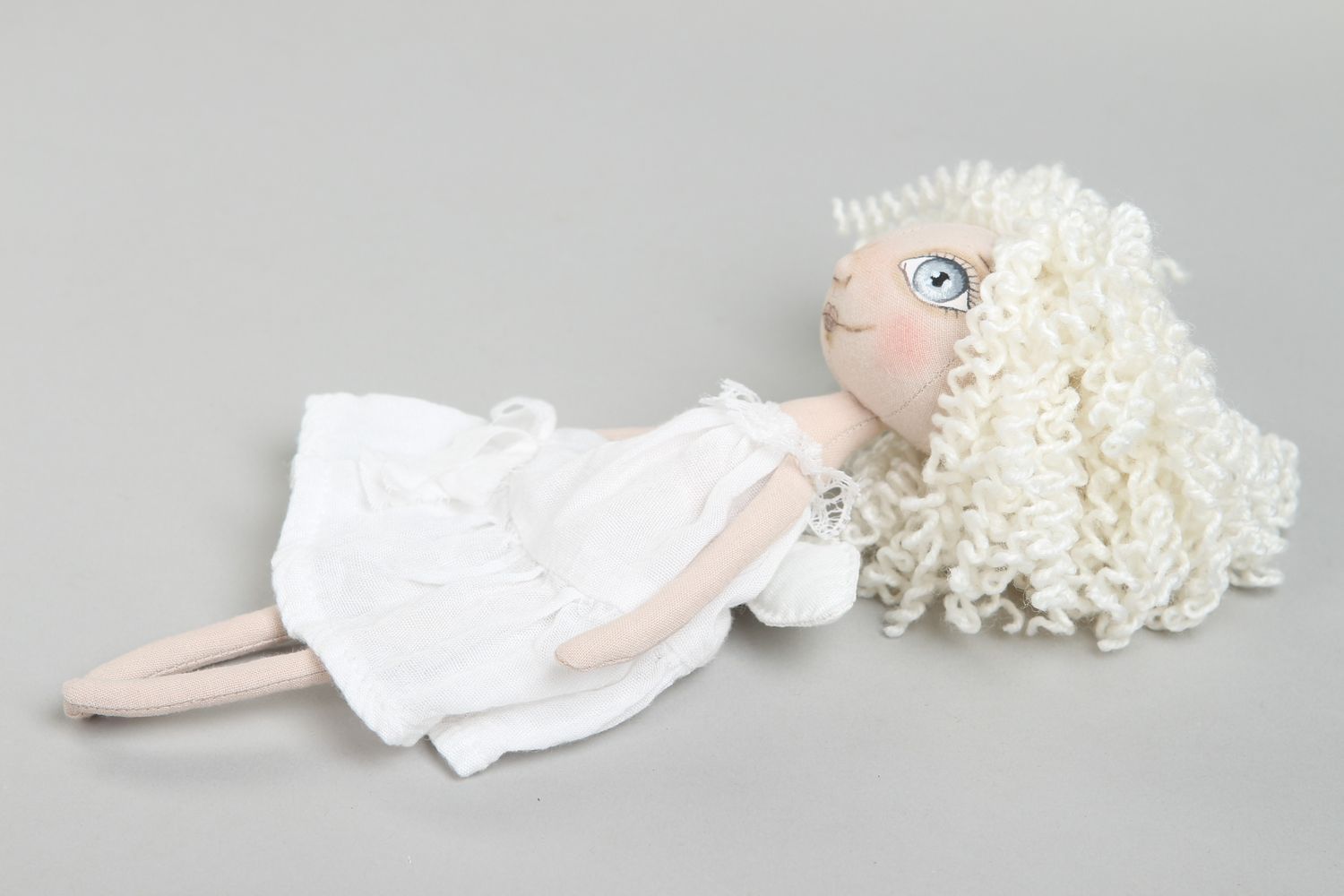 Кукла ручной работы кукла из ткани хлопковая авторская кукла белая декоративная фото 4