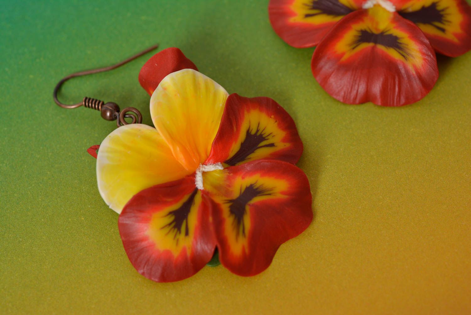 Beautiful handmade claret plastic flower earrings Pansies women's jewelry photo 4