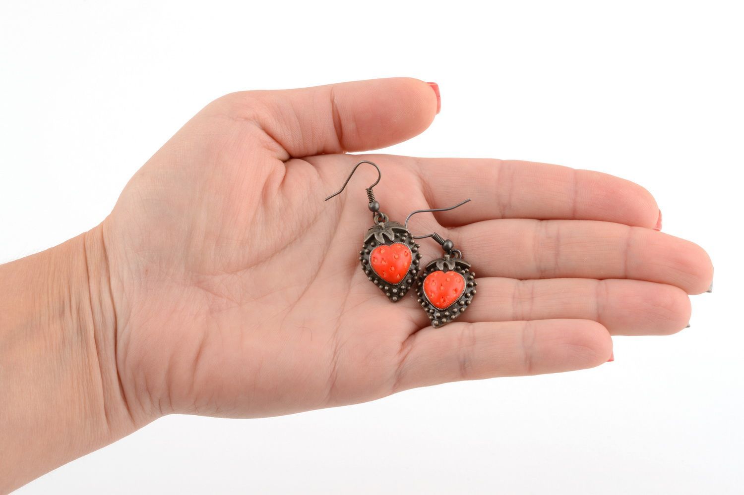 Handgemachte Erdbeeren Ohrringe aus Polymer Ton in Braun und Rot lang schön  foto 5