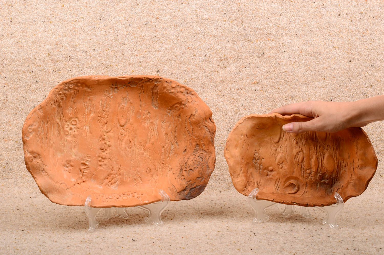 Ensemble d'assiettes ovales en argile faites main marron clair 2 pièces photo 3