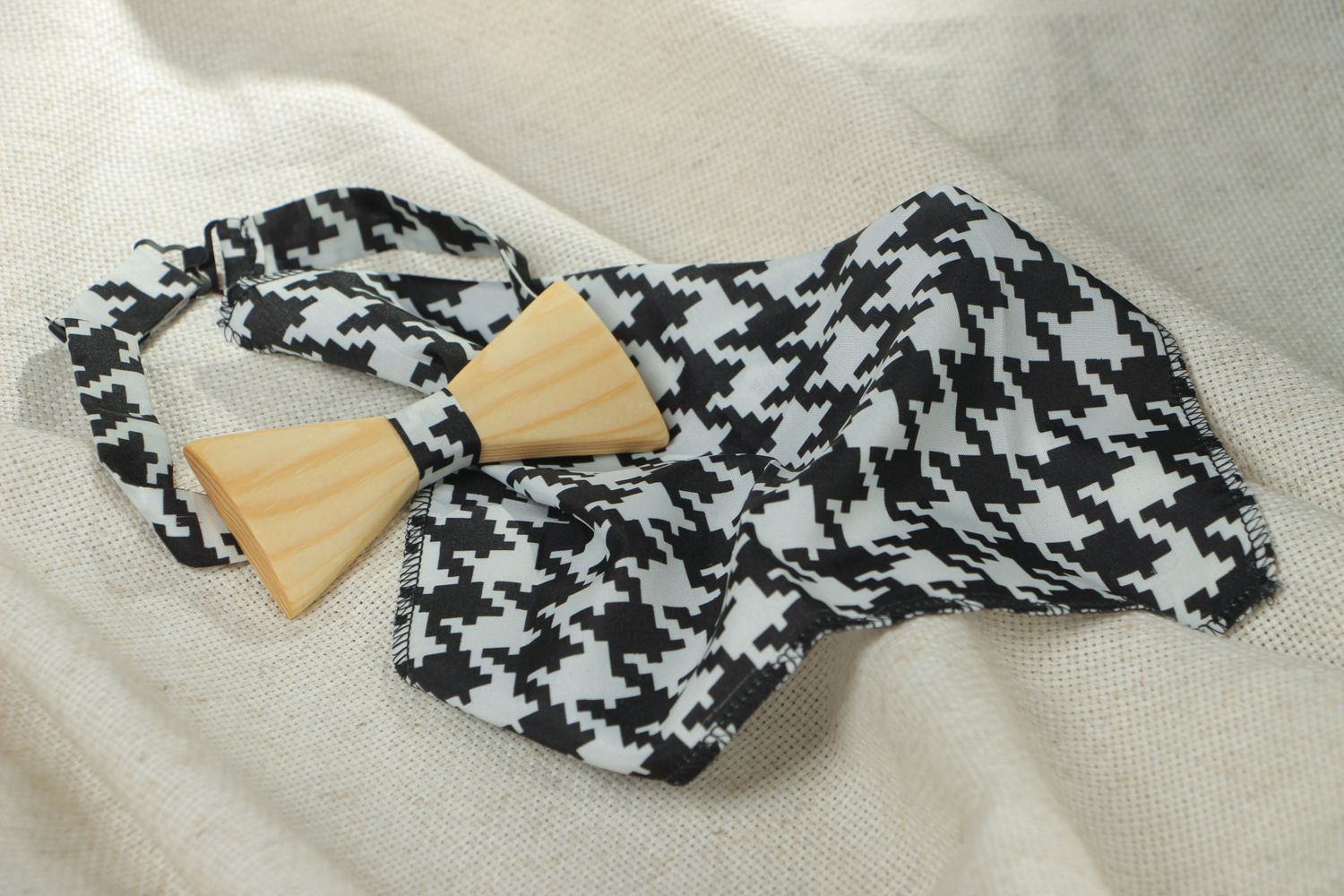 Handmade wooden bow tie and pocket handkerchief photo 5