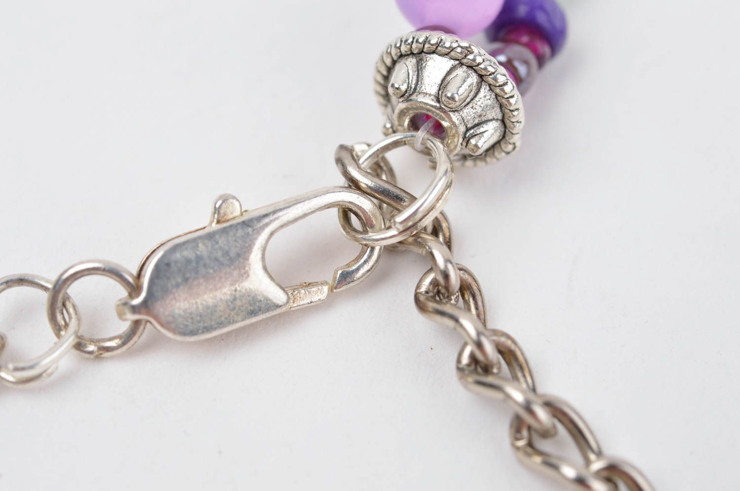 Колье из бисера украшение ручной работы ожерелье из бисера малиновое красивое фото 3