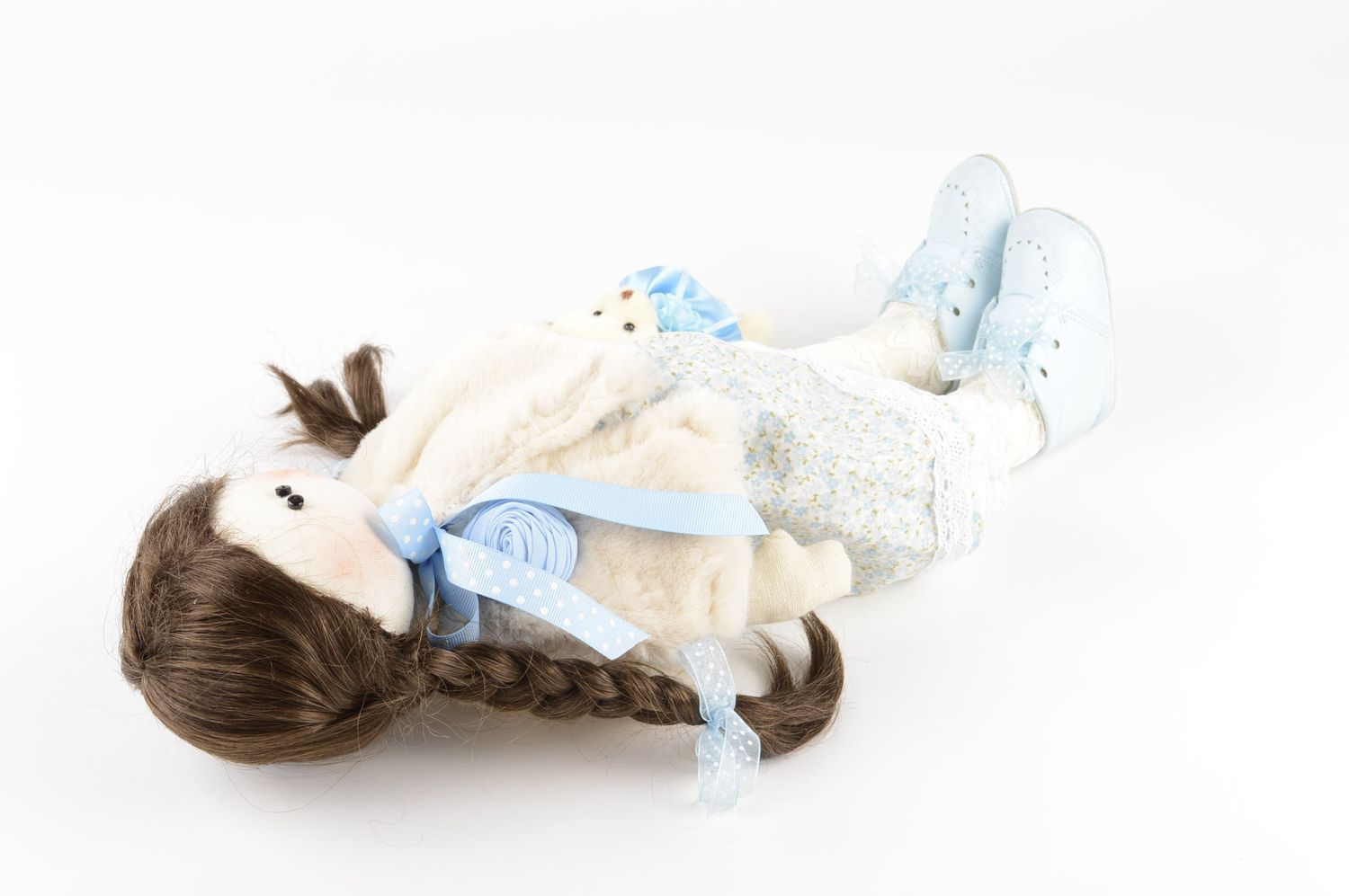Кукла ручной работы красивая кукла из ткани необычная мягкая кукла с мишкой фото 5