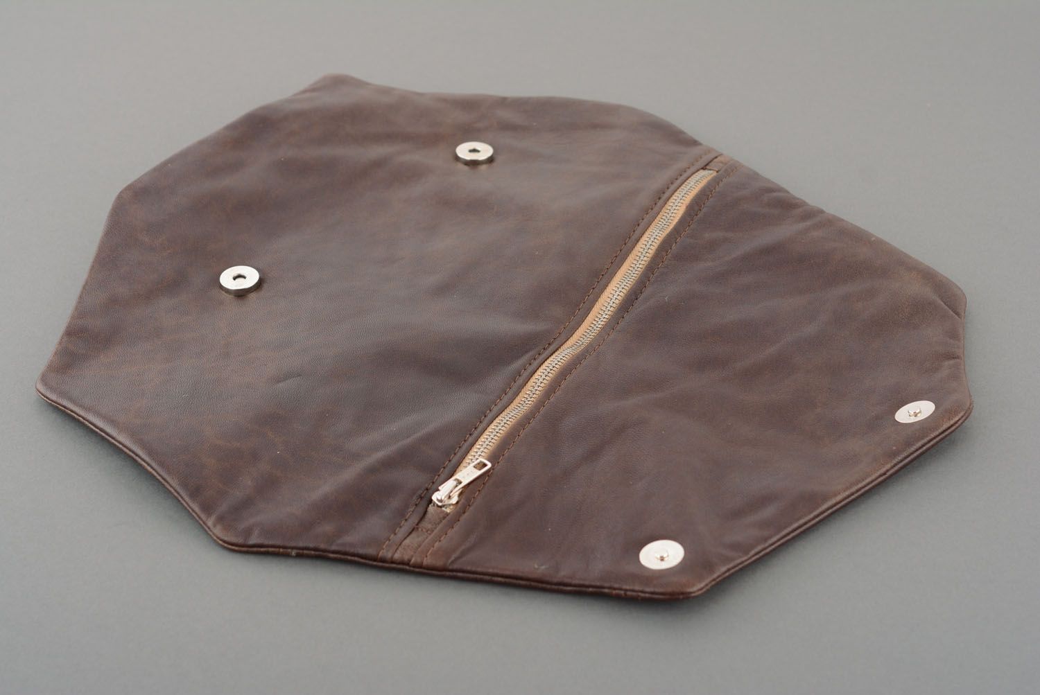 Sac féminin en cuir fait main accessoire design original brun Géométrie photo 3