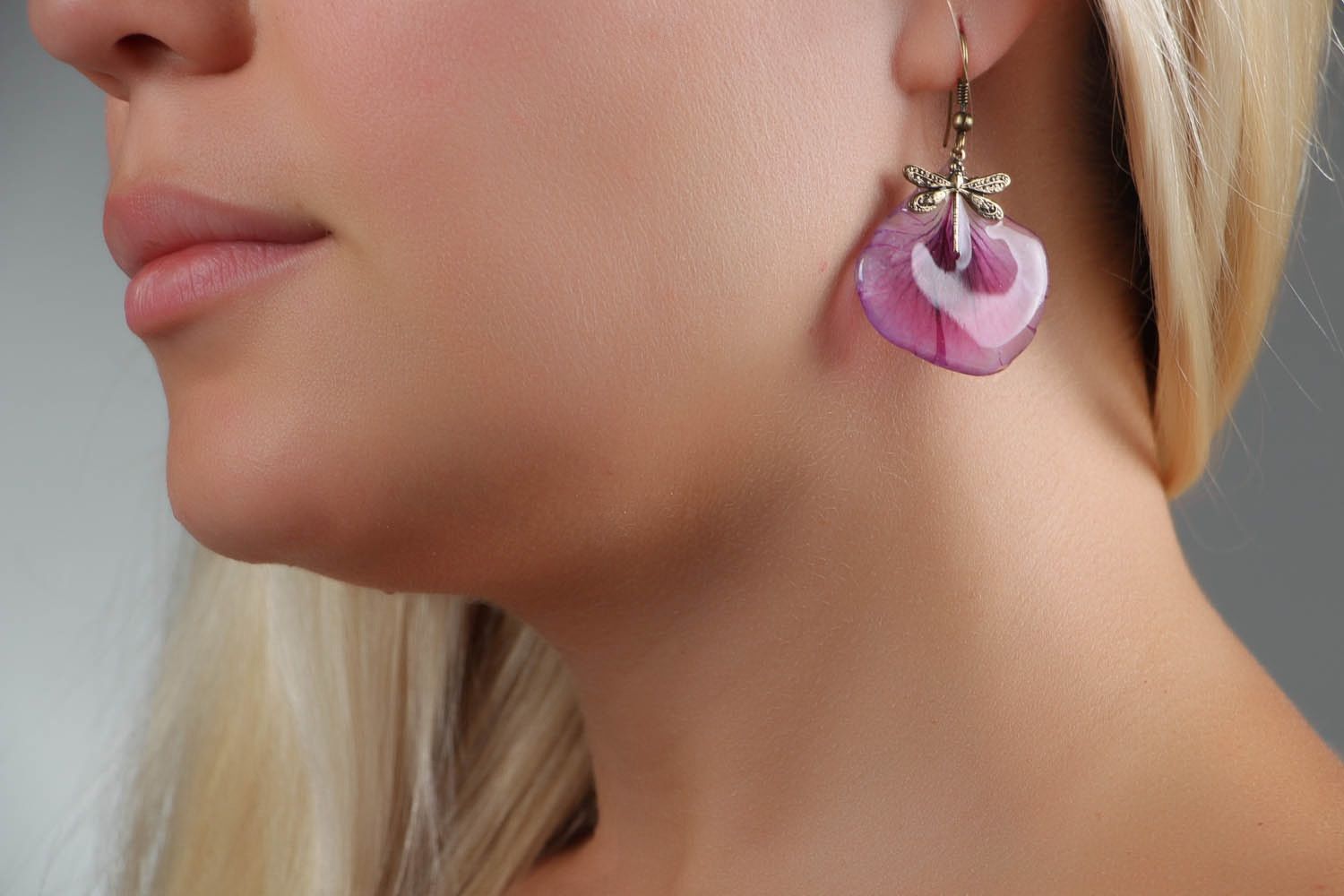 Pendant earrings made ​​of epoxy resin photo 5