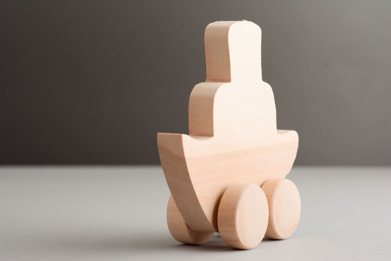 Base de madera para crear juguete con forma de barco foto 2
