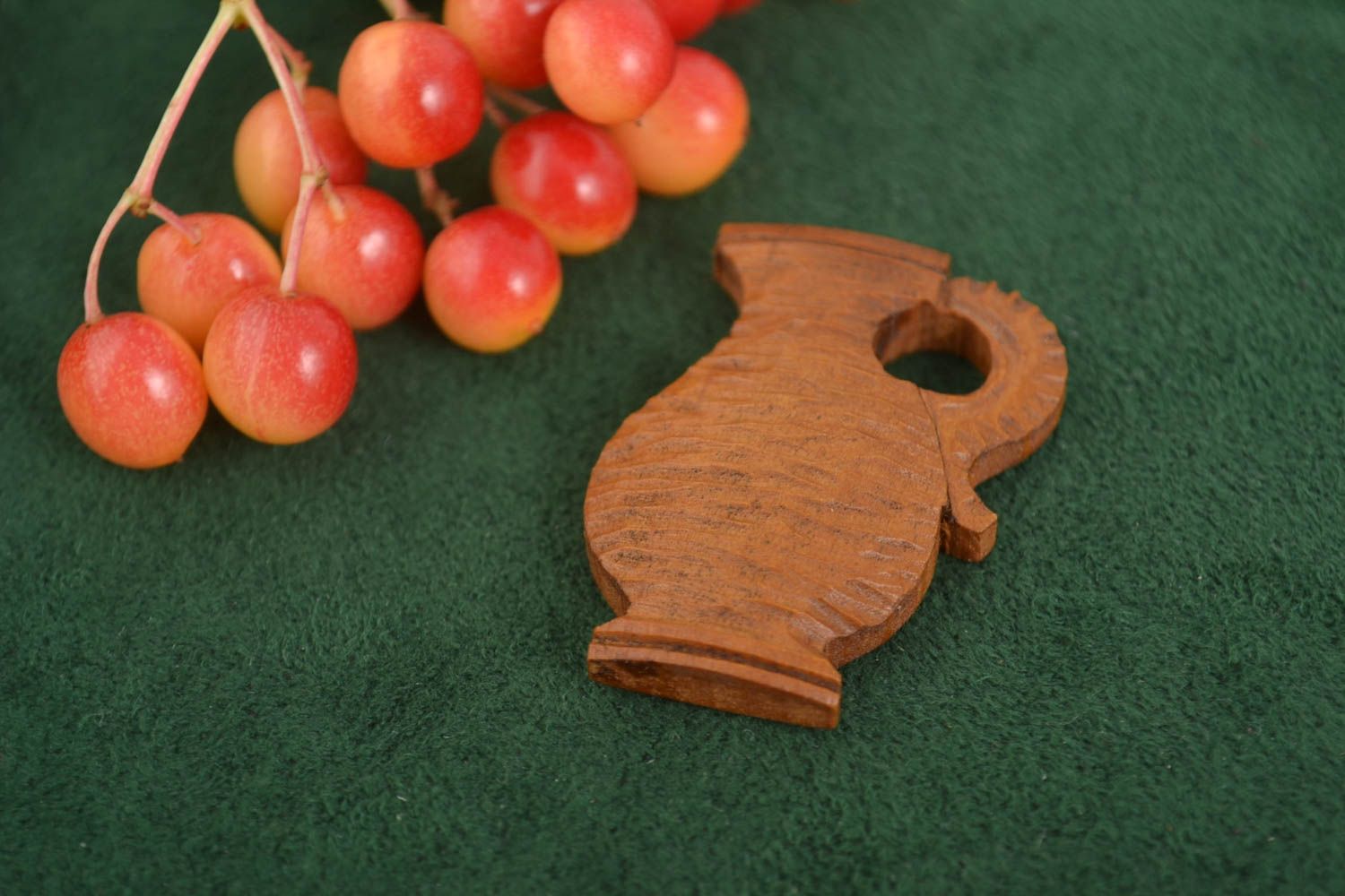Handmade Holz Anhänger Ethno Schmuck Accessoire für Frauen in Form vom Krug foto 1