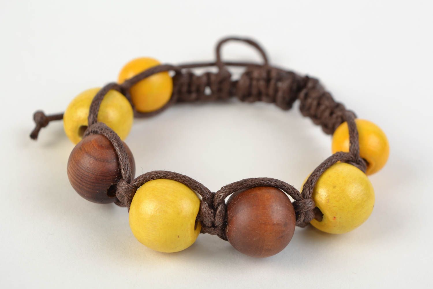 Bracelet en perles de bois et lacets original jaune marron accessoire fait main photo 1