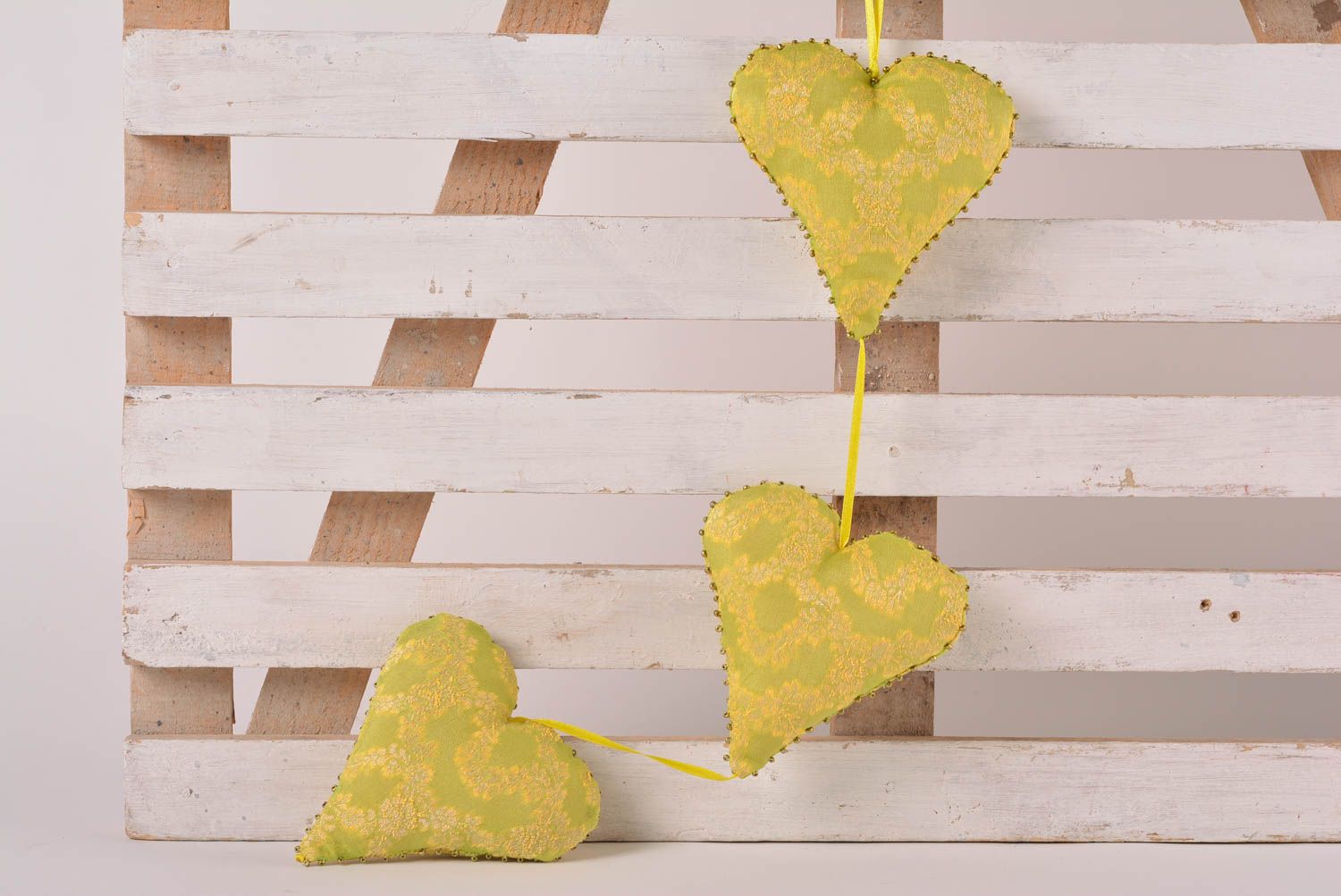 Coeurs déco faits main Suspensions décoratives jaunes Cadeau original 3 pièces photo 1