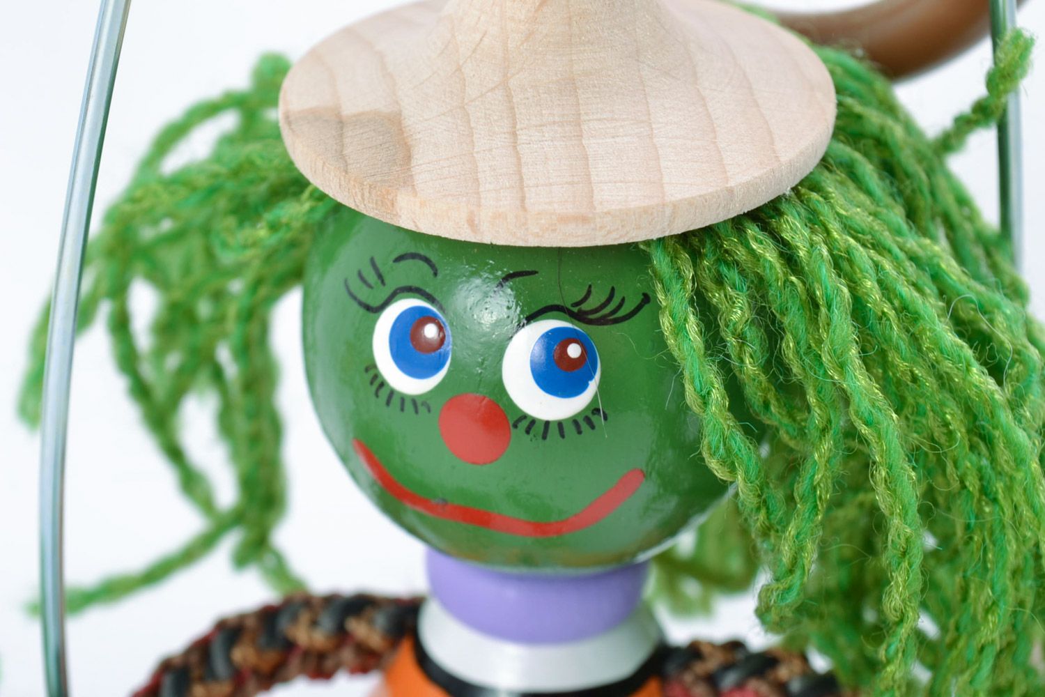 Öko Spielzeug aus Holz künstlerisch handmade Bemalter Wassergeist Geschenk für Kinder foto 4