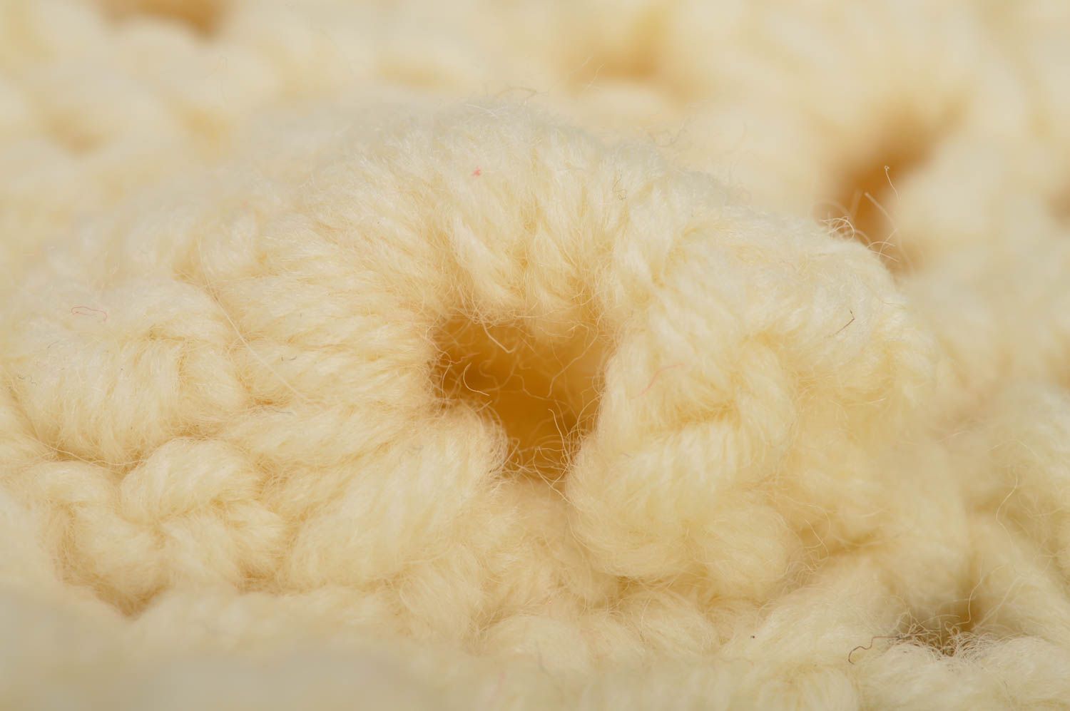 Béret tricoté au crochet beige en laine fait main original pour femme accessoire photo 5