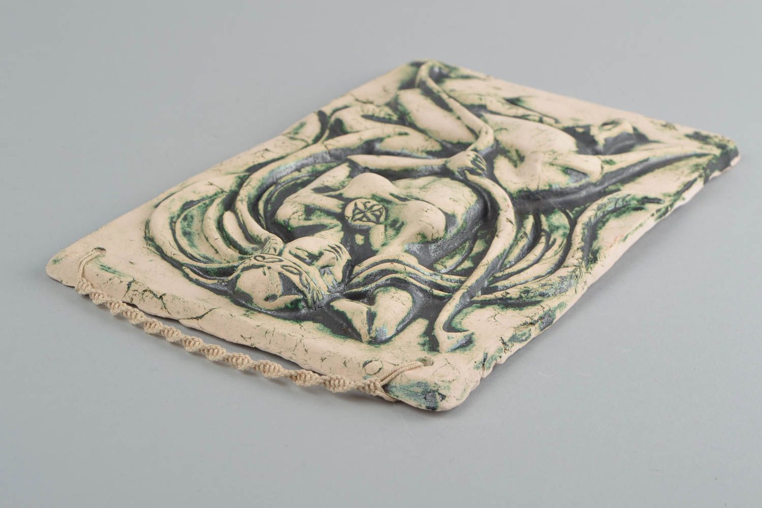 Handmade Wandbild aus Ton mit Glasur und Kupfer in Form von Bogenschützin  foto 3