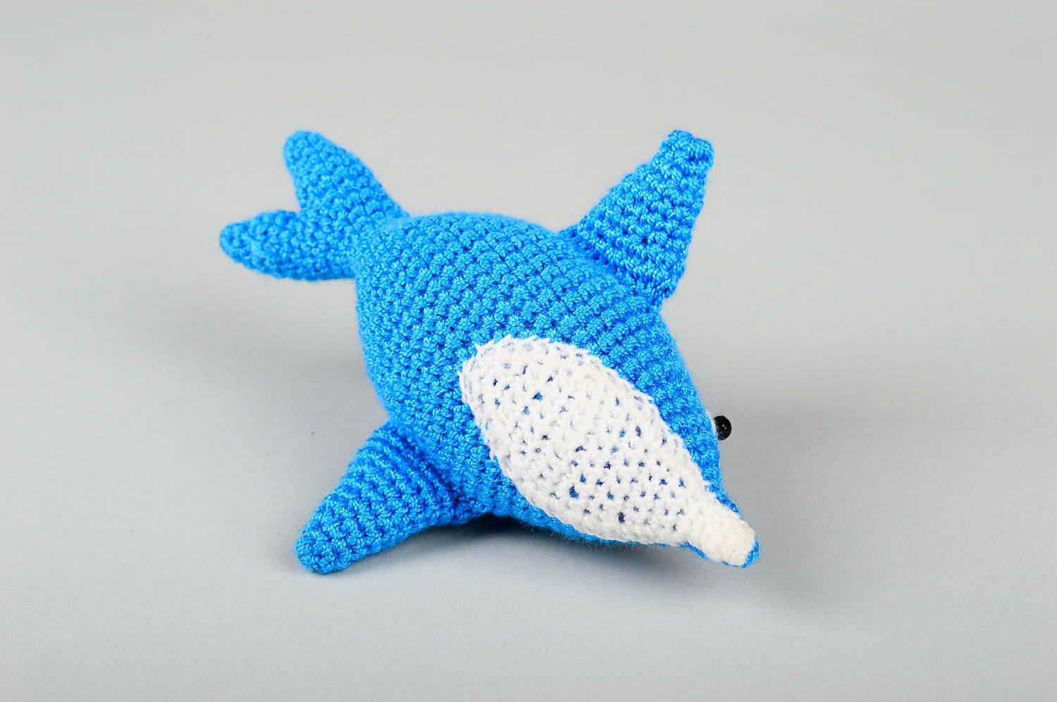 Jouet requin bleu fait main Peluche tricot en coton Déco chambre originale photo 4