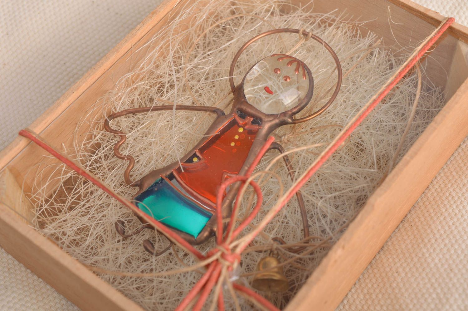 Витражная подвеска ангел небольшая красивая ручной работы в коробке авторская фото 1