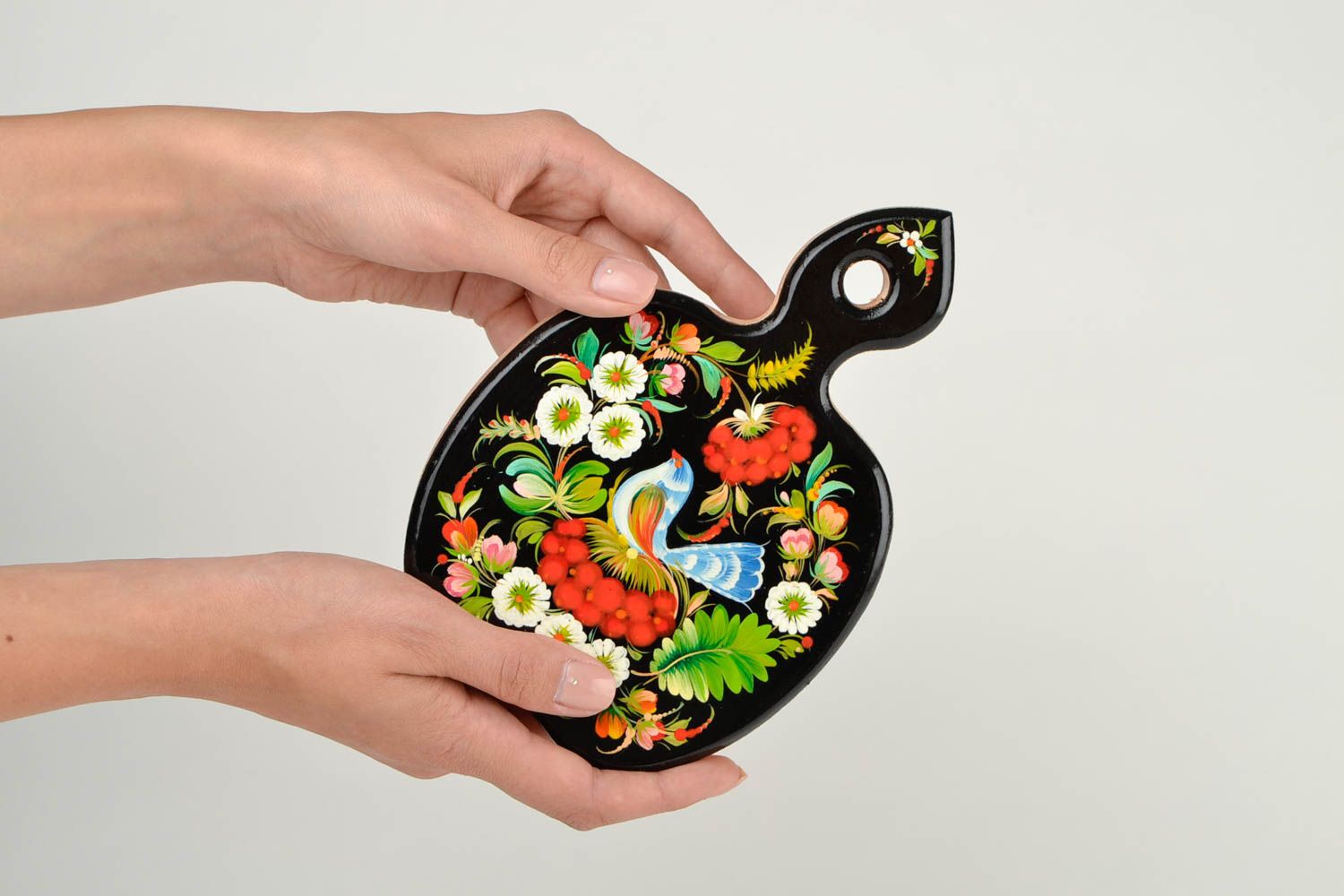 Tabla de cortar artesanal utensilio de cocina elemento decorativo con ornamentos foto 2