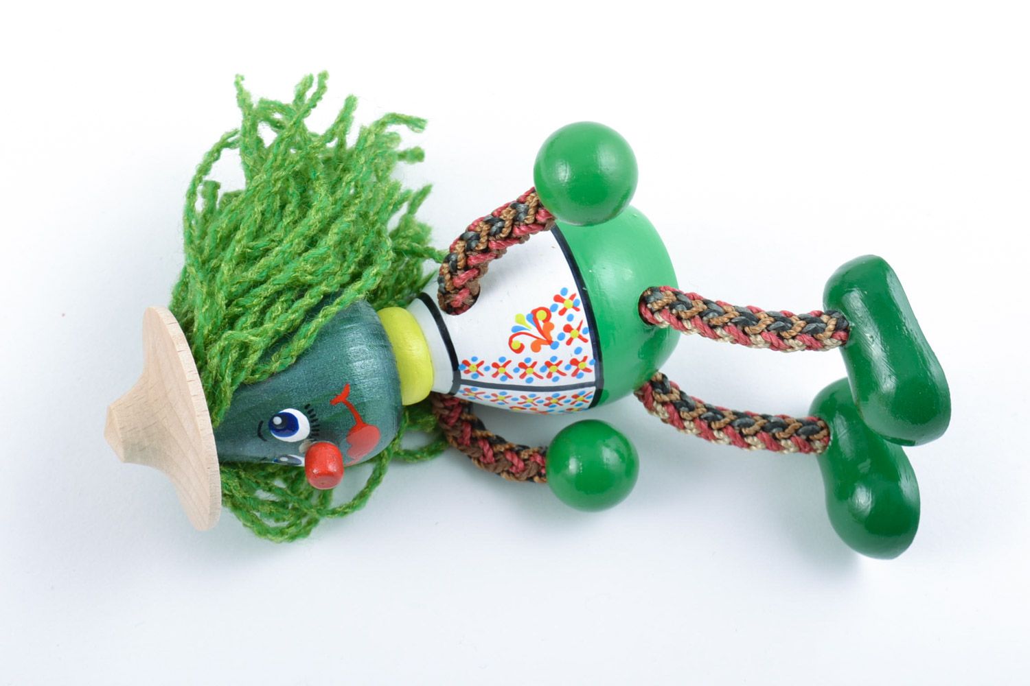 Petit jouet artisanal en bois de hêtre peint vert original écolo fait main photo 5