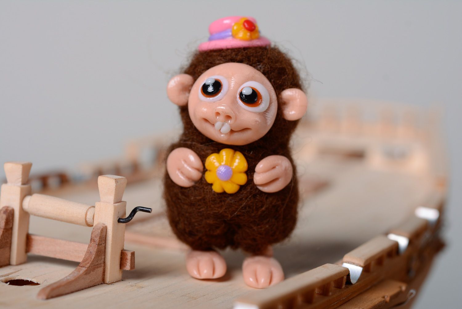 Figura de fieltro en miniatura juguete de bolsillo hecho a mano Mono foto 1