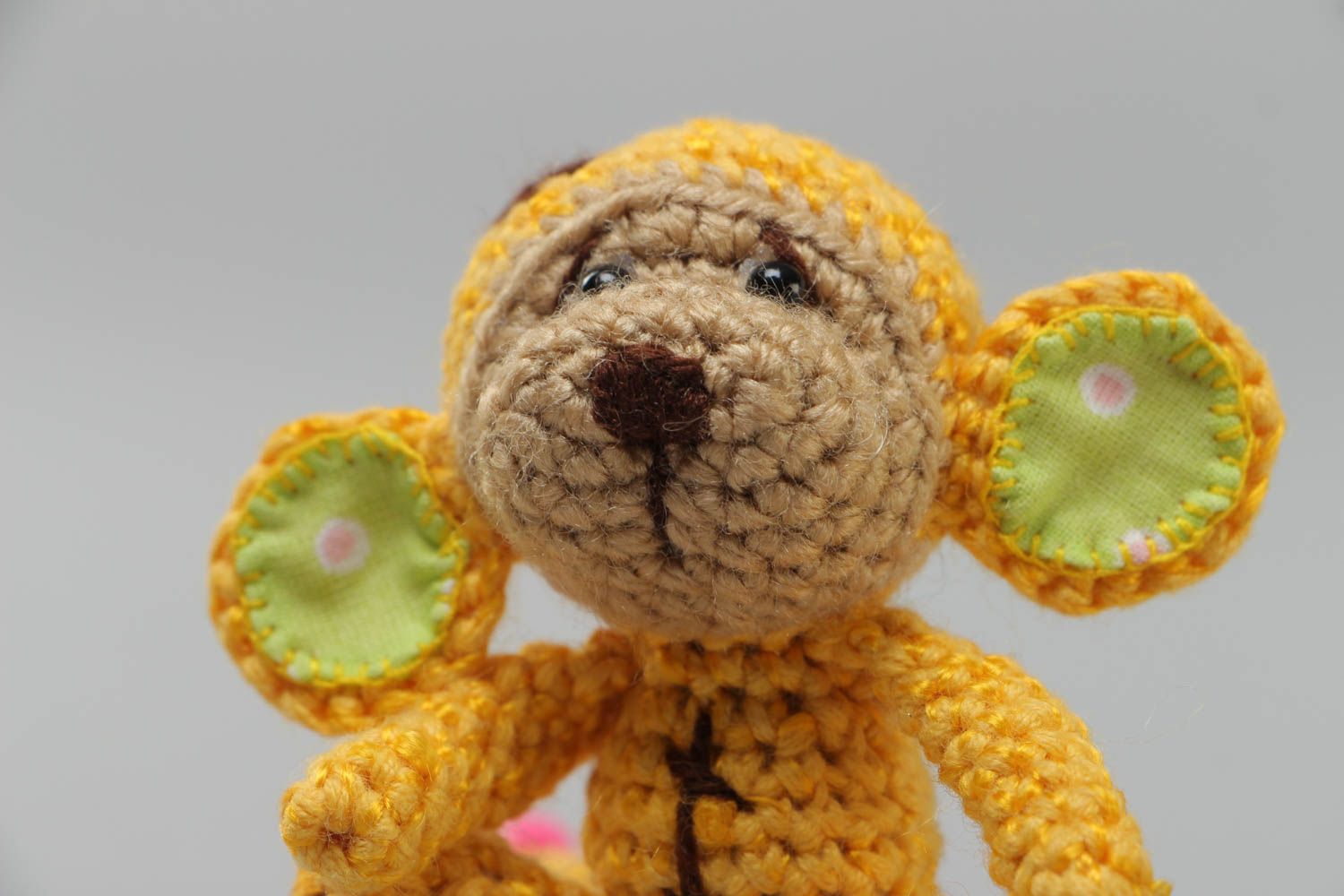 Jouet mou Singe jaune joli tricoté de fils acryliques au crochet petit fait main photo 4