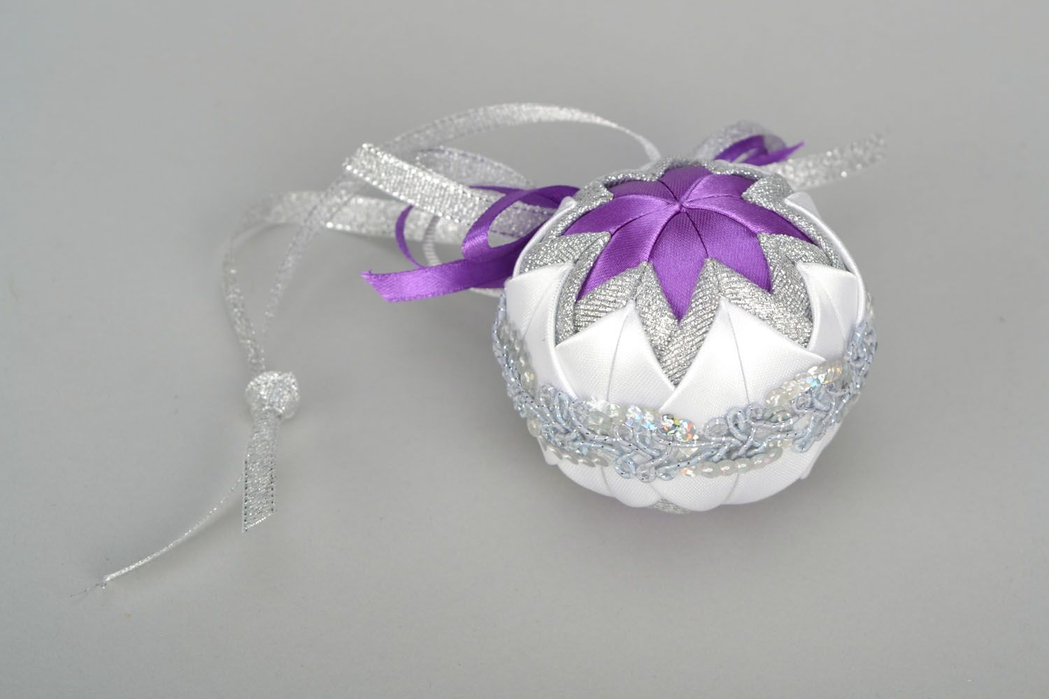 Christmas tree ball made of ribbons photo 4