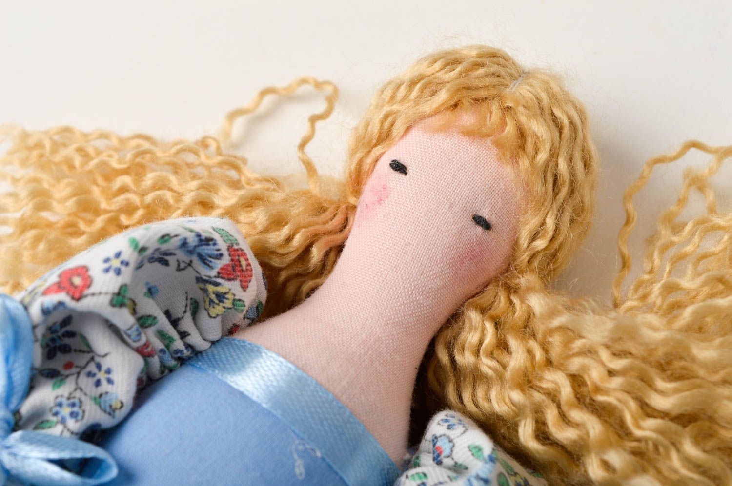 Кукла ручной работы кукла из ткани декоративная авторская кукла кудрявая фото 5