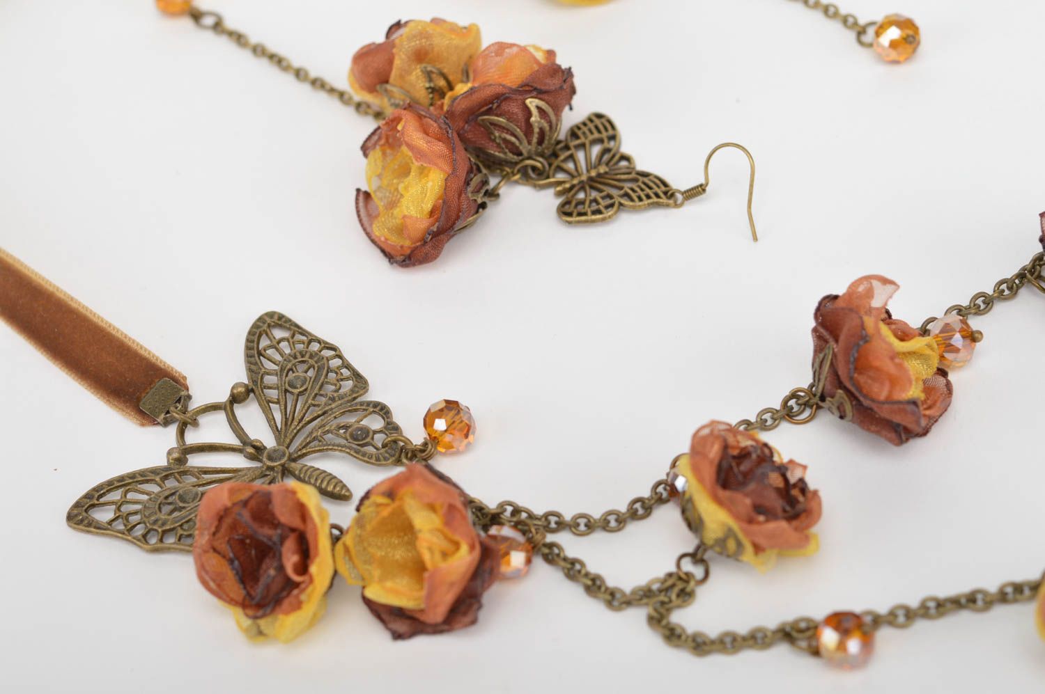 Комплект украшений женское колье и серьги ручной работы с цветами и бабочками фото 2