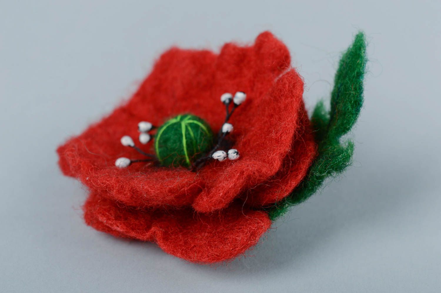 Broche fait main Bijou fantaisie Accessoire femme en laine Pavot rouge fleur photo 2