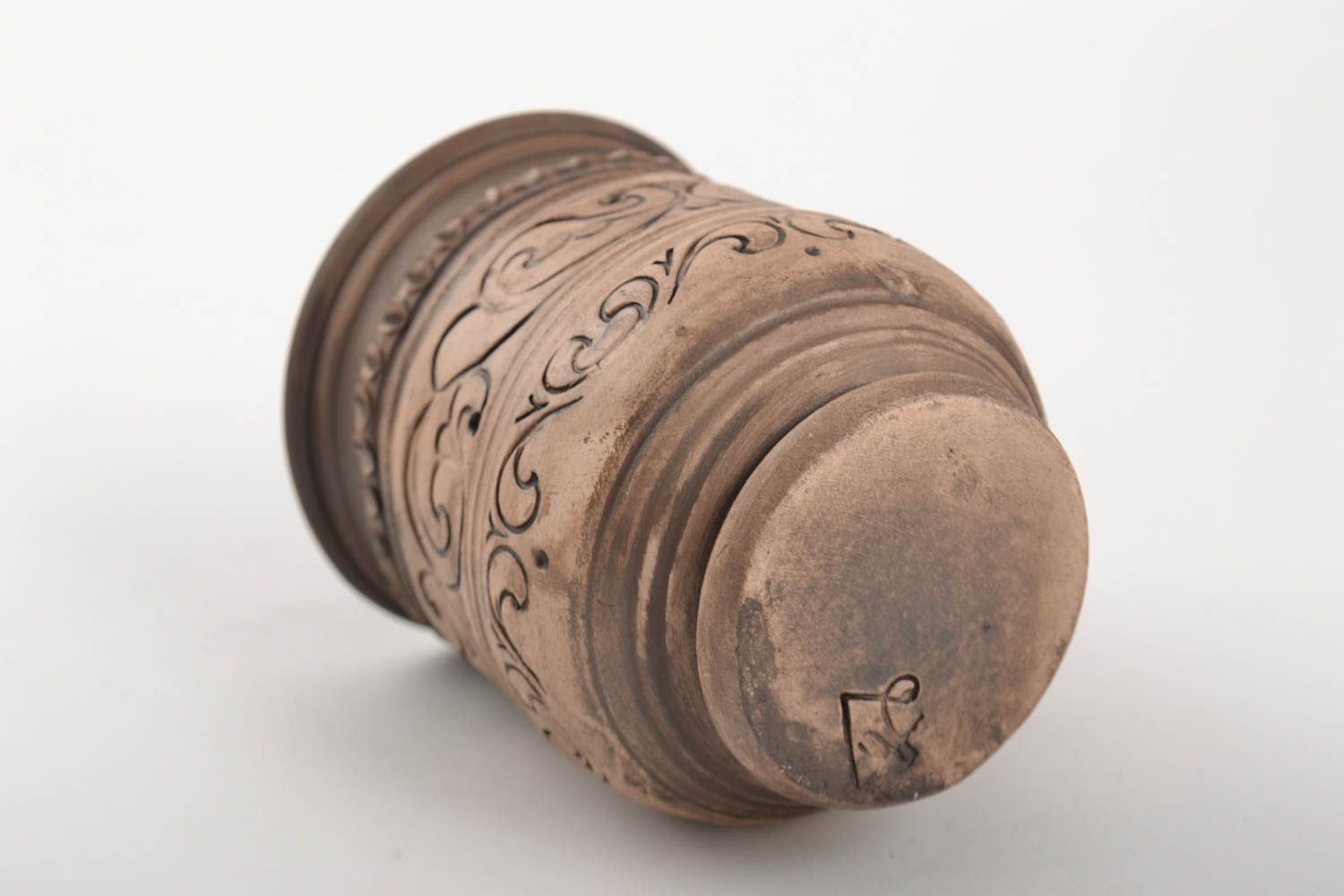 Vaso de arcilla artesanal pequeño marrón con ornamento original 250 ml  foto 4