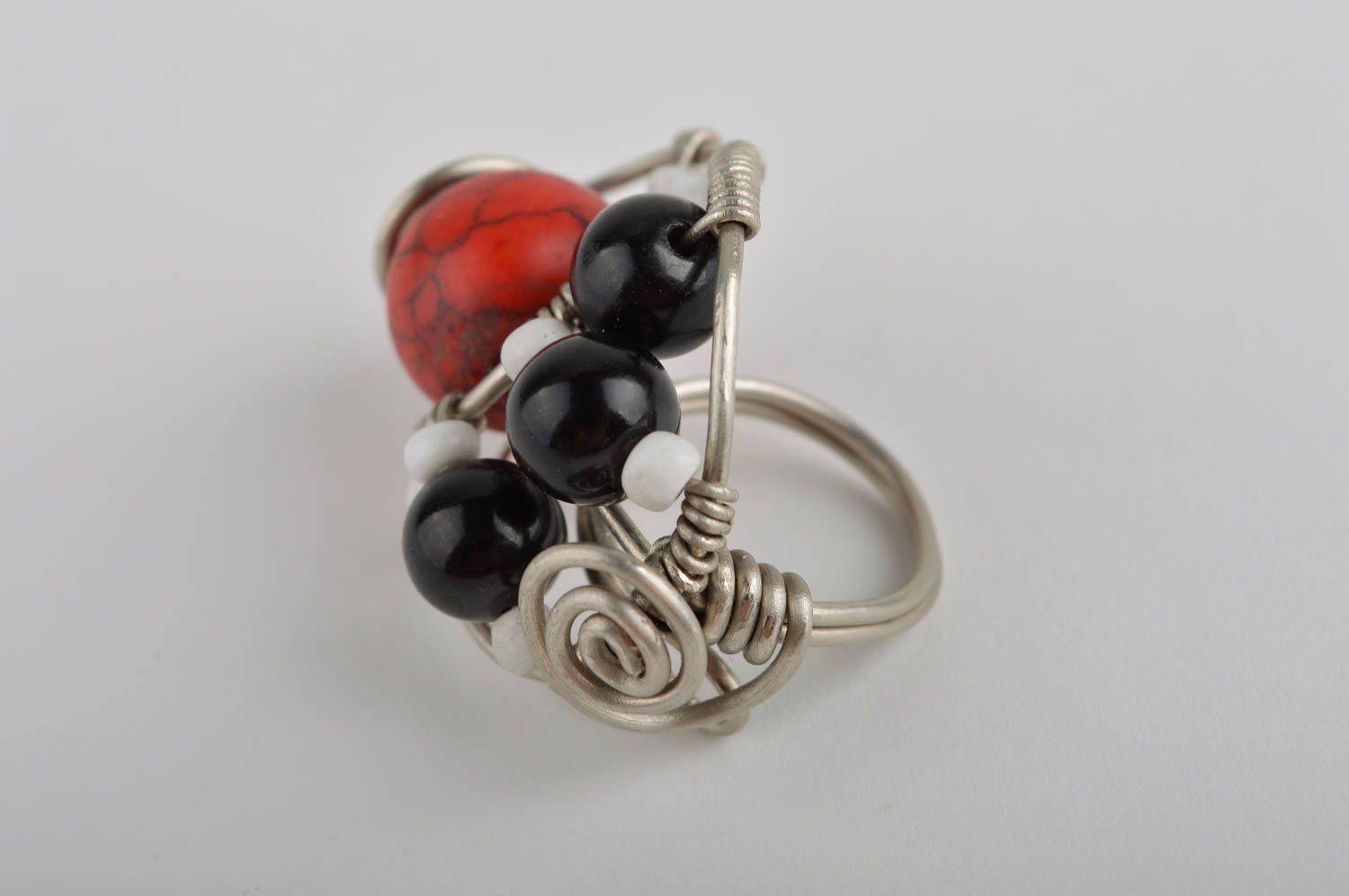 Кольцо ручной работы кольцо с кораллом металлическое украшение оригинальное фото 3