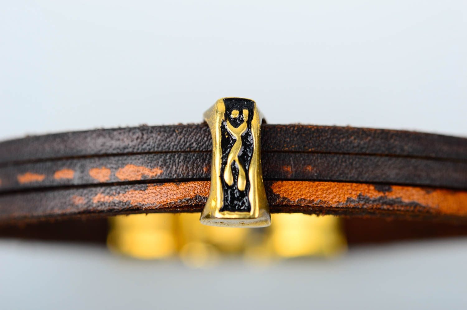Черное украшение из кожи ручной работы браслет на руку кожаный браслет фото 4