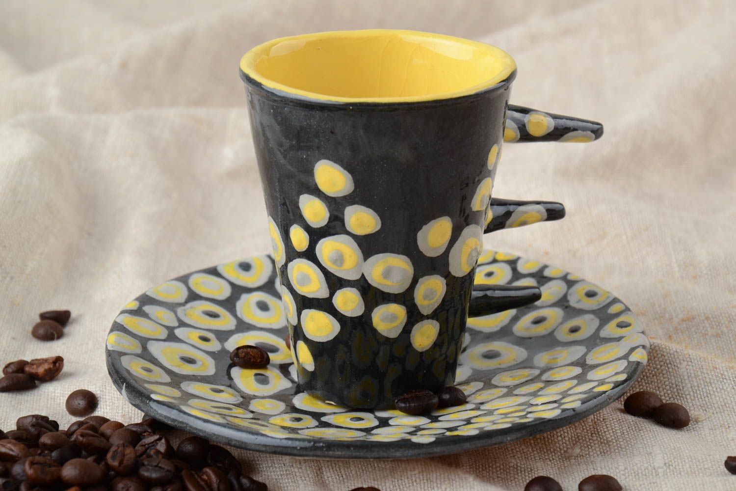 Taza con platillo de arcilla artesanales negra amarilla para regalo 300 ml foto 1