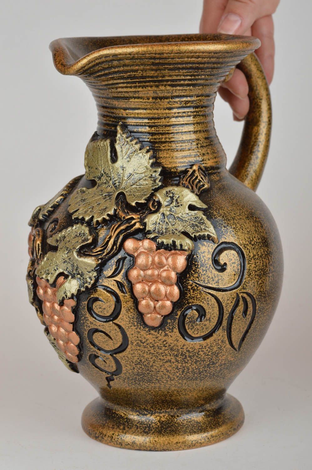 60 oz ceramic handmade wine pitcher with handle and molded grape design 2,9 lb photo 3
