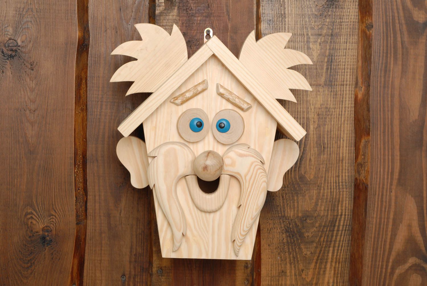 Handmade wooden birdhouse in the shape of bogie photo 3