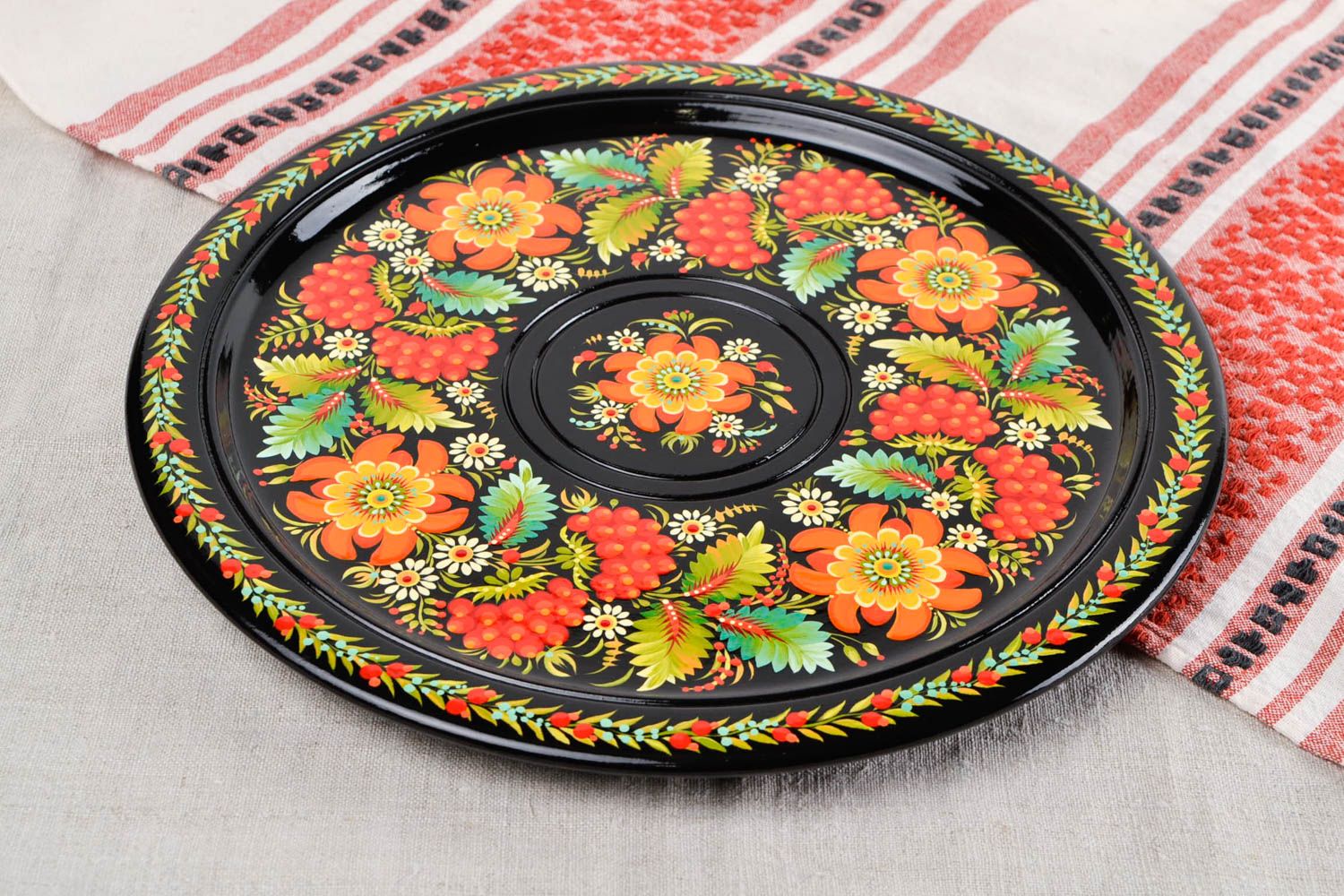 Assiette décorative murale faite main noire peinte motif floral Cadeau original photo 1
