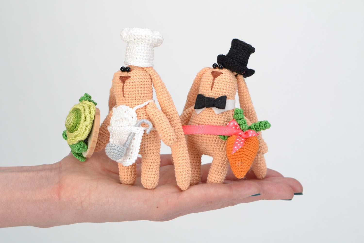 Ensemble de jouets mous tricotés en fils de coton faits main Lièvres 2 pièces photo 2