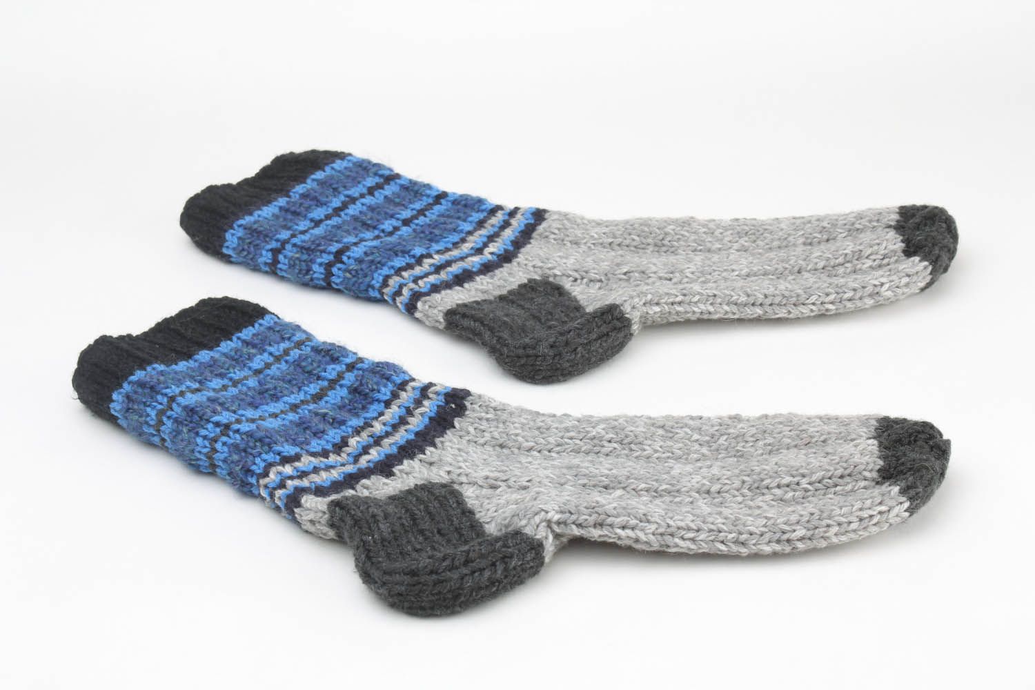 Chaussettes faites main tricotées en mi-laine photo 4