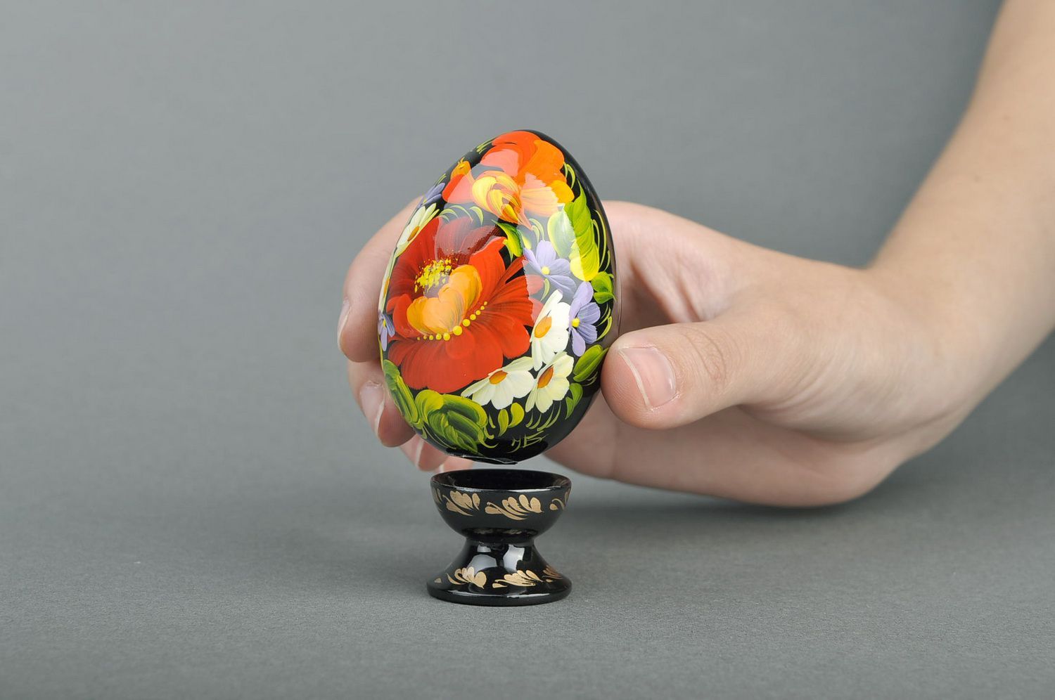 Яйцо декоративное на подставке Птица в цветах фото 5