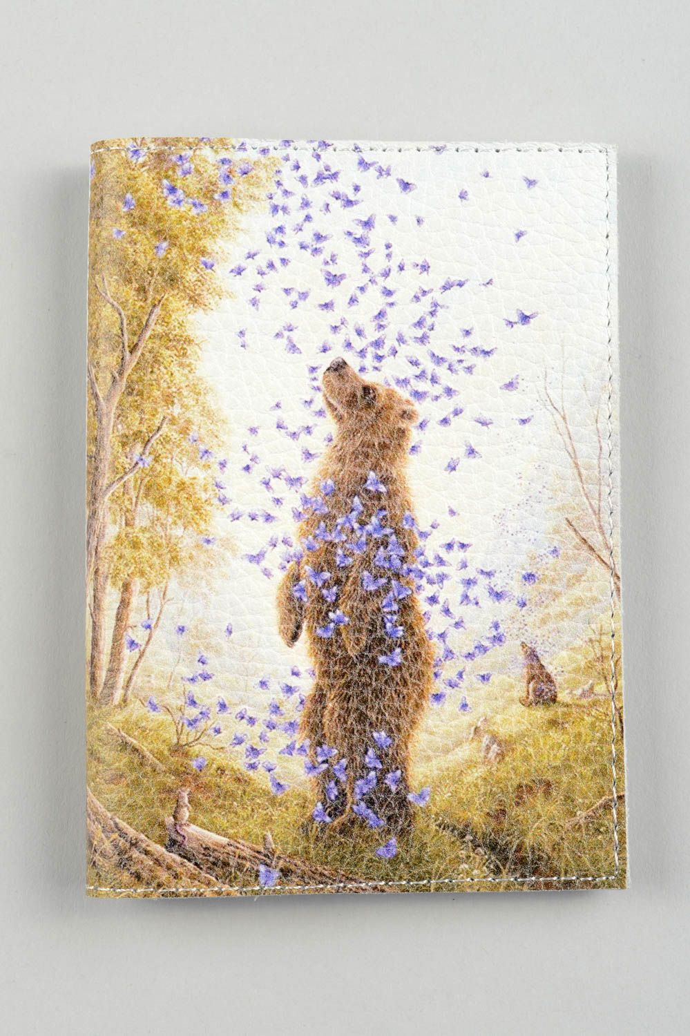 Funda de cuero artesanal regalo original estuche para pasaporte oso en el bosque foto 5