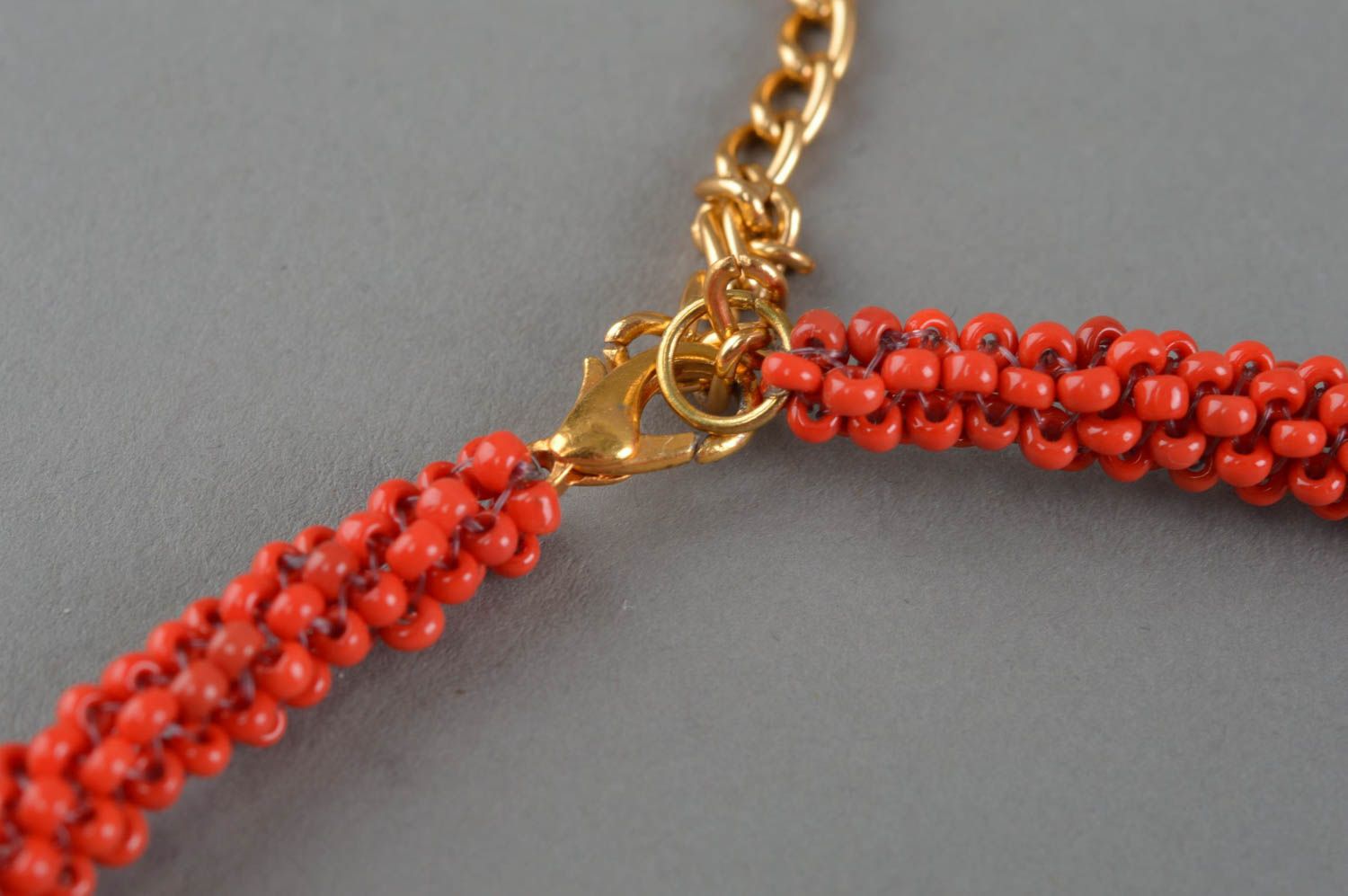 Collier avec grand pendentif cravate en perles de rocaille fait main rouge photo 4