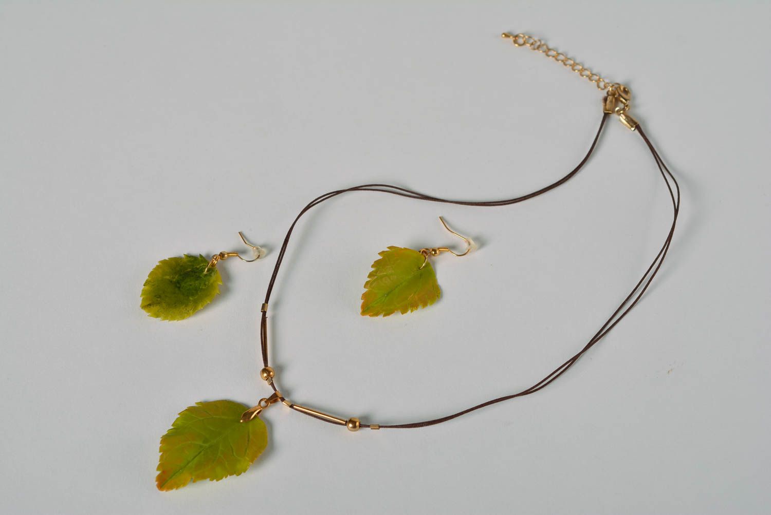 Handmade designer plastic jewelry set 2 items earrings and pendant Green Leaves photo 1